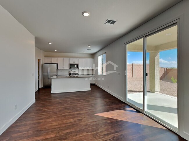 Foto del edificio - 6127 W Calle Bilboa