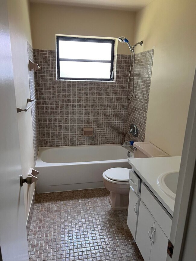 Foto del edificio - 1372-1376-1376 NW 93rd Terrace