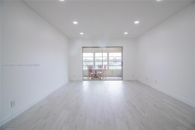 Foto del edificio - 5031 W Oakland Park Blvd