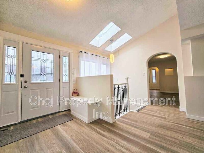 Photo du bâtiment - 10502-10100 100 Ave