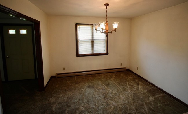 Building Photo - 652 Stoner Trail Road