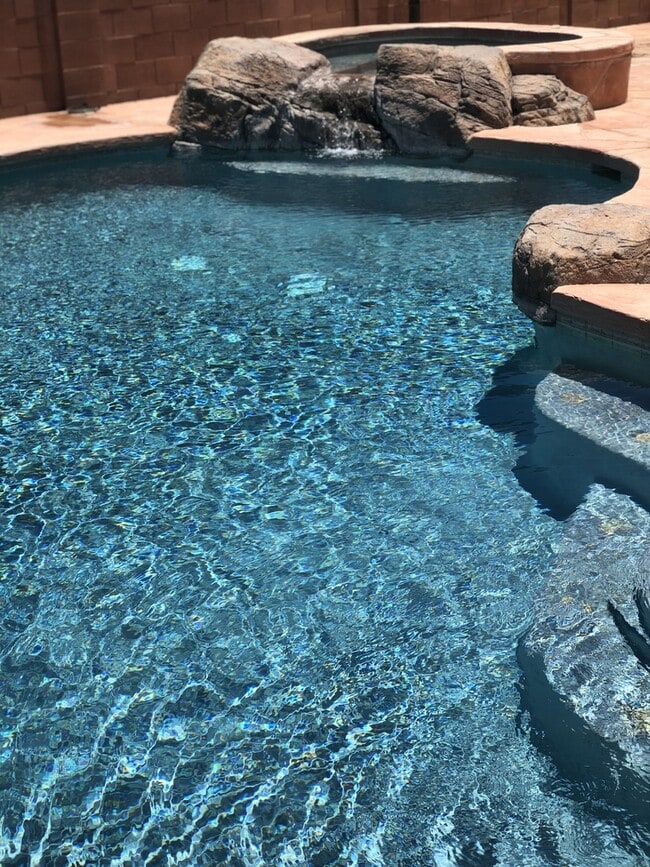 Foto del edificio - Immaculate 4 BR/ 2.5 Bath  w/ a Pool and Hot Tub in Rita Ranch!