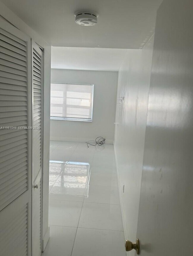 Foto del edificio - 3048 Sunrise Lakes Dr E