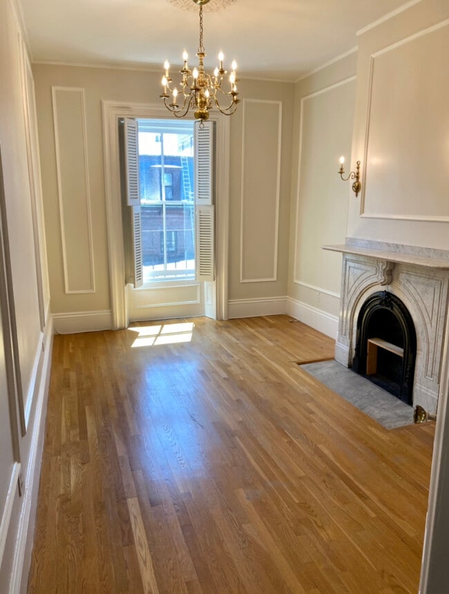 Building Photo - 127 Beacon St