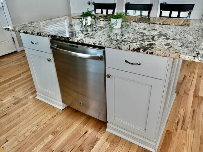 Foto del edificio - 1637 Laurel Ave NW