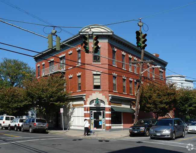 Foto del edificio - 199 Irving Ave