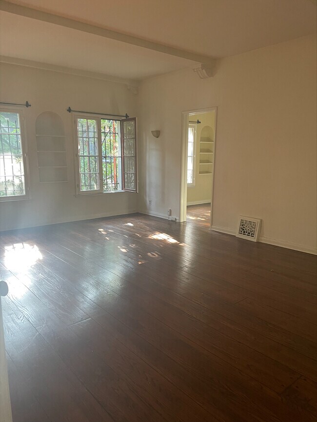 644 S Ridgeley Dr Apartments in Los Angeles, CA