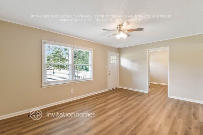Building Photo - 1824 Hollandale Dr