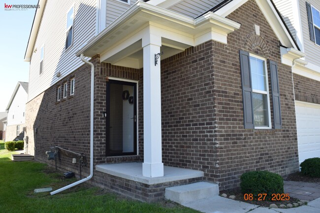 Building Photo - 49577 Shoreline Dr