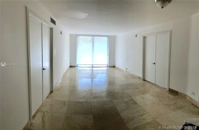 Foto del edificio - 6039 Collins Ave