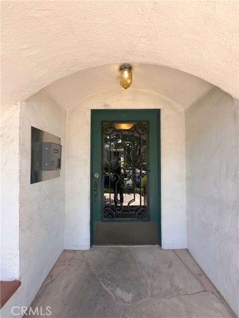 Building Photo - 137 S Roxbury Dr