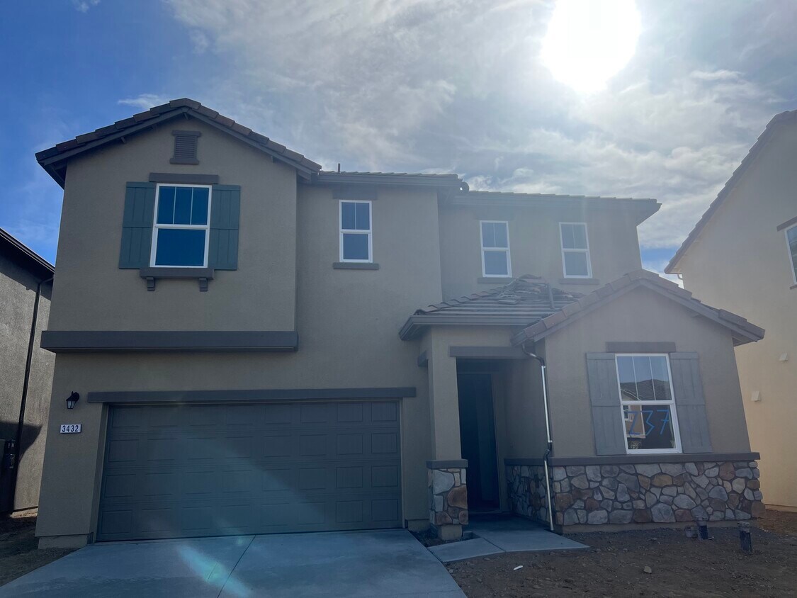 Primary Photo - 3432 Voyager Dr