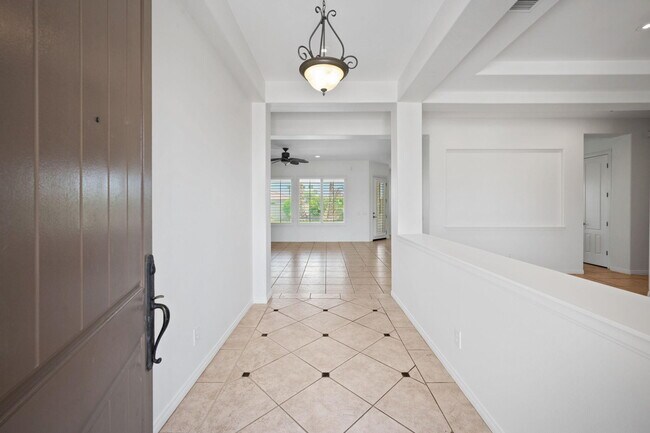 Building Photo - 124 Tesori Dr