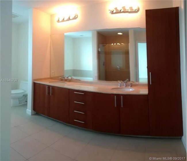 Foto del edificio - 1945 S Ocean Dr