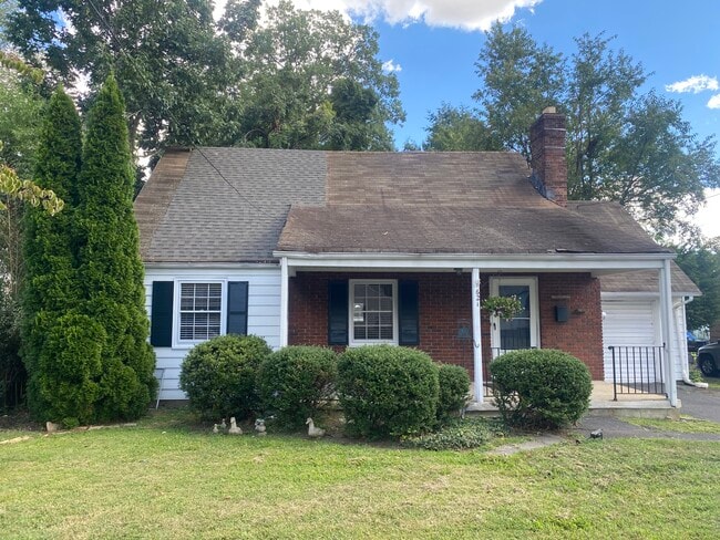 Building Photo - 621 Greenbrook Rd