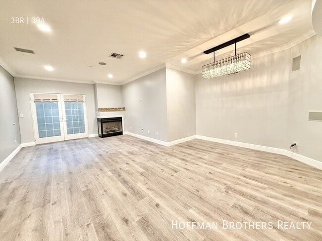 Building Photo - 1135 Rexford Dr