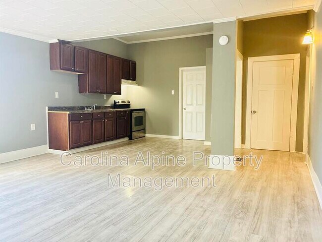 Building Photo - 910 Walnut St