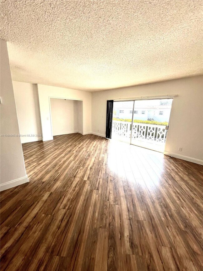 Building Photo - 9700 E Bay Harbor Dr
