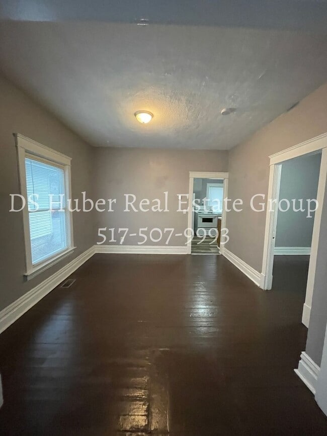 Building Photo - 511 S Hosmer St