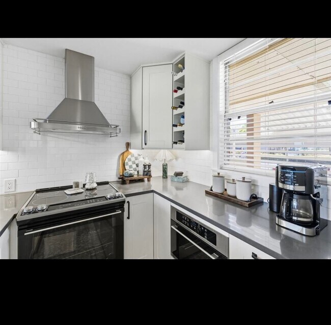 Foto del edificio - 7465 Bay Island Dr S