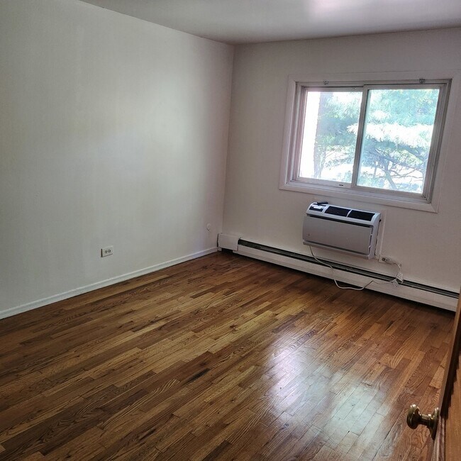 Building Photo - 8541 Lotus Ave