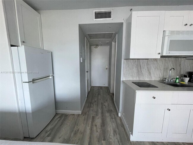 Building Photo - 6345 Collins Ave