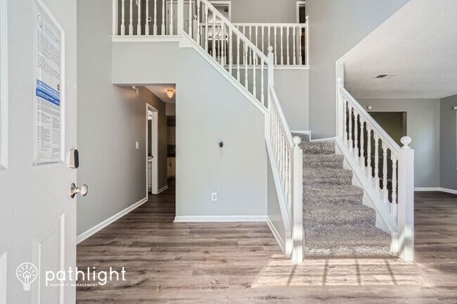 Foto del edificio - 627 Lakewater Estates Ln