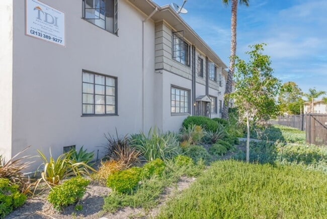 Building Photo - 4316 Santa Rosalia Dr