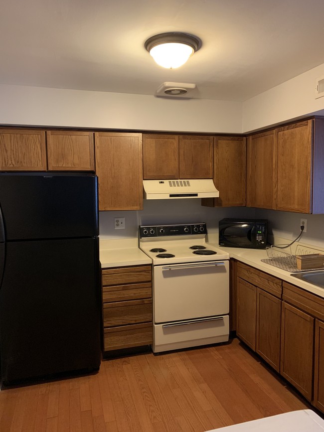 Kitchen - 83 Woodbine Ct