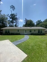 Building Photo - 7 Holly Dr