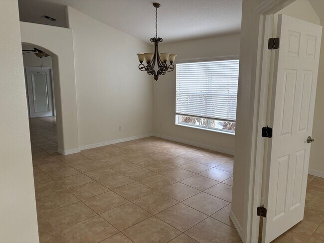 Foto del edificio - Gated community in quiet subdivision