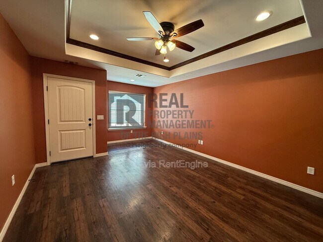 Foto del edificio - 13057 Raymond Rd