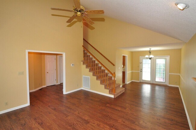 Foto del edificio - Sweet 3 bed 2.5 ba.  1 car garage in St B