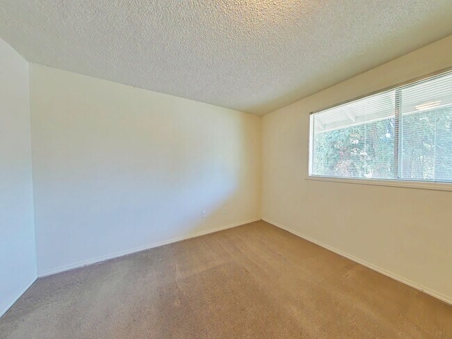 Foto del edificio - 2 Bedroom 4-Plex ~ South Corvallis ~ Small...