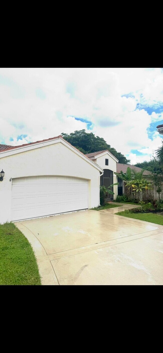 Building Photo - 1732 Shoreside Cir