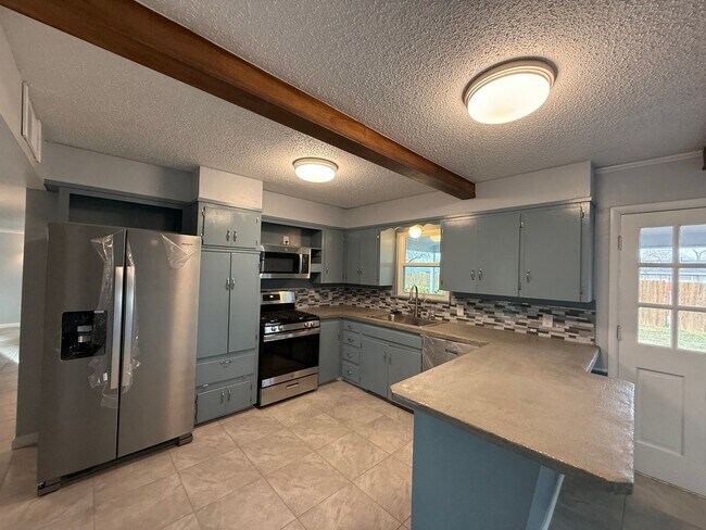 Foto del edificio - Renovated 3 bedroom, 2 bath home in College Hills AVAILABLE NOW!