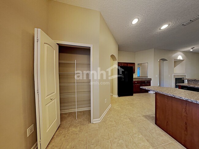 Foto del edificio - 11390 Oaklawn Rd