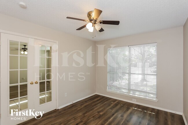 Foto del edificio - 1146 Finch Cir