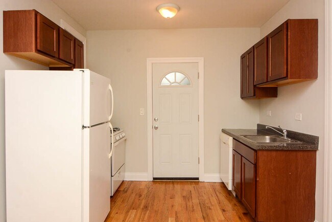 Foto del edificio - 6265 W Cornelia Ave