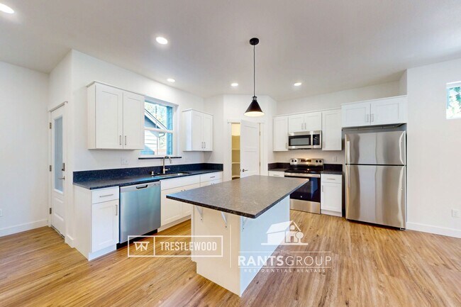 Building Photo - Brand New! Modern Home in Trestlewood – Wh...