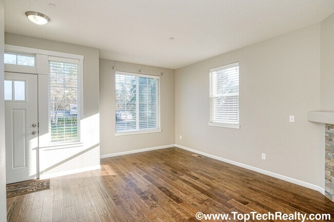 Foto del edificio - Fabulous Courtyard-Facing Corner Lot Unit | 3 BR | 2.5 BA Townhome | Across the Street from Melil...