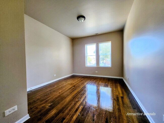 Foto del edificio - 7800 S Marshfield Ave