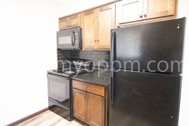 Building Photo - 2918 N 75th Ave