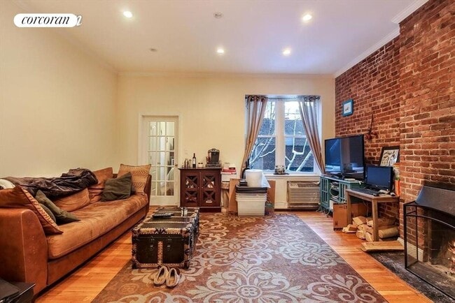 Building Photo - 158 W 94th St
