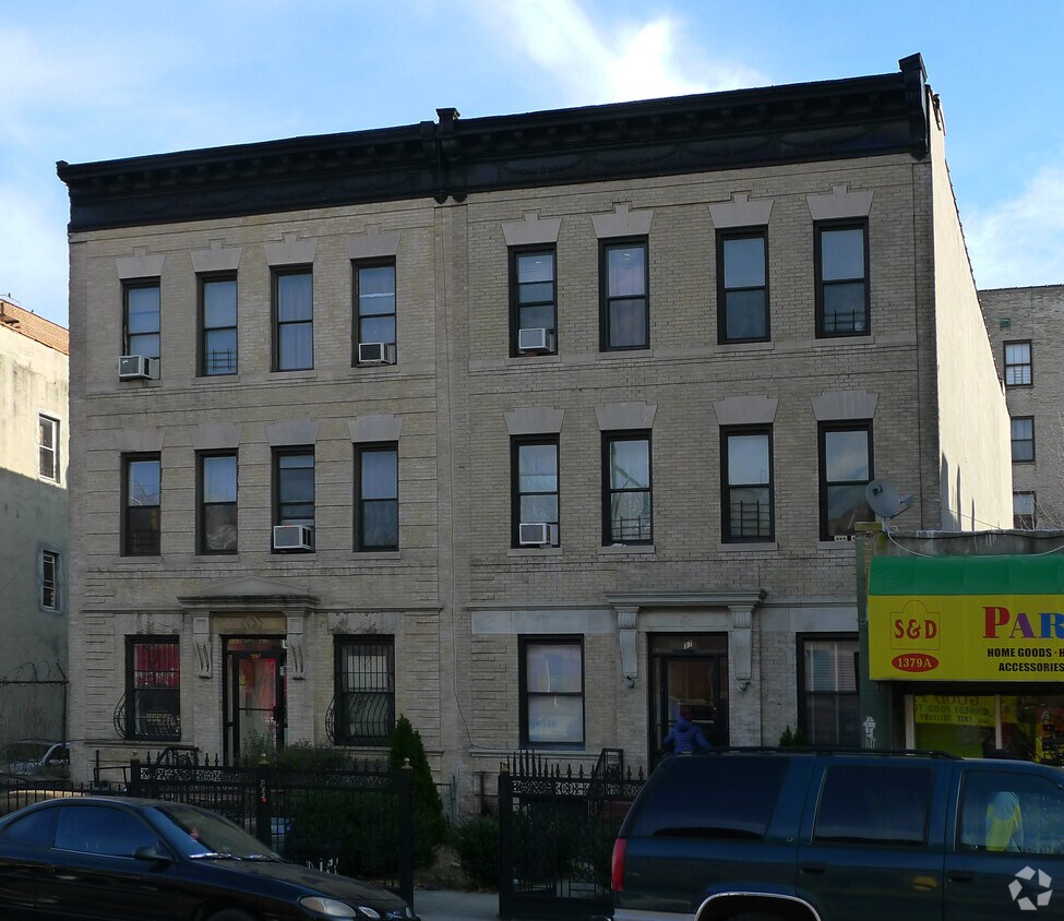 Primary Photo - 1371 Nostrand Ave