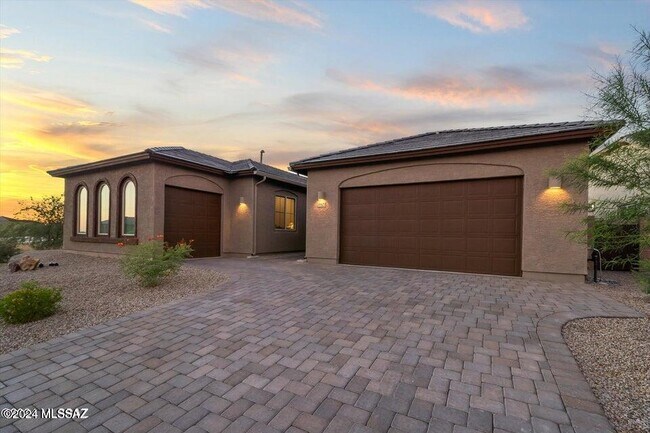 Foto del edificio - 10623 N Iron Peak Dr
