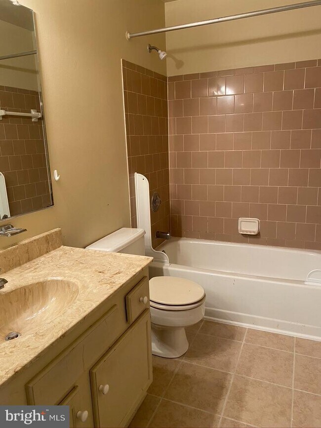 Foto del edificio - 23 Heather Hill Rd