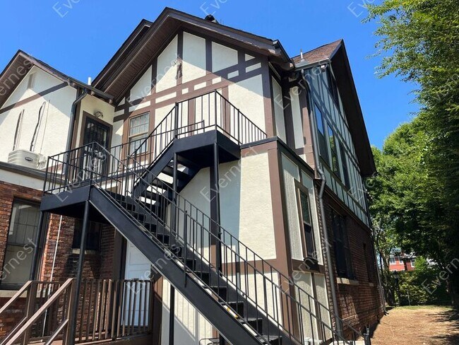 Building Photo - 510 Fortwood Pl