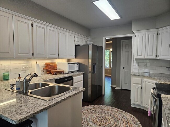 Foto del edificio - 28 McKenzie Dr