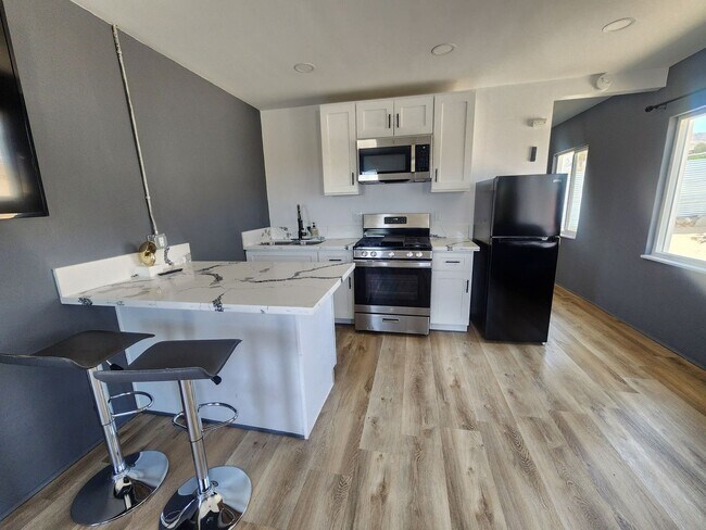 Foto del edificio - 6545 Pine Ave